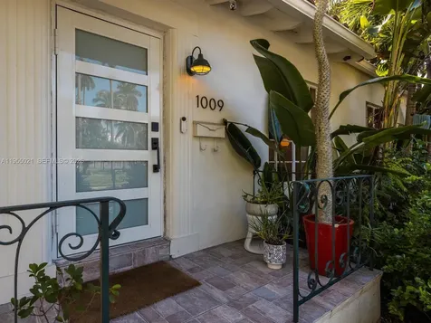 1009 NW 11th Court Miami FL 33136