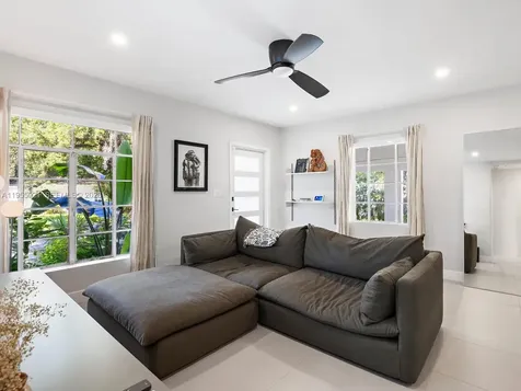 1009 NW 11th Court Miami FL 33136