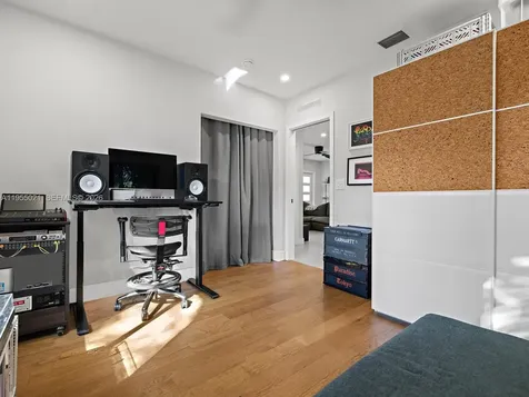 1009 NW 11th Court Miami FL 33136