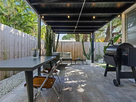 1009 NW 11th Court Miami FL 33136