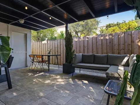 1009 NW 11th Court Miami FL 33136