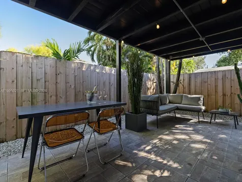 1009 NW 11th Court Miami FL 33136