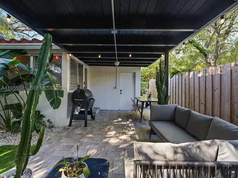 1009 NW 11th Court Miami FL 33136