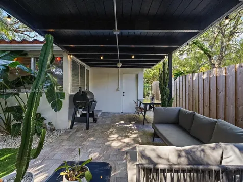 1009 NW 11th Court Miami FL 33136