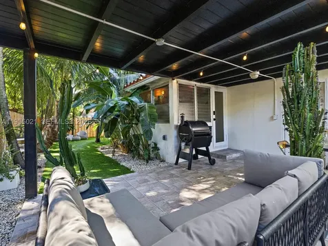 1009 NW 11th Court Miami FL 33136