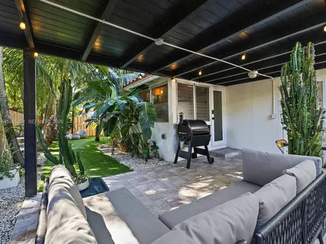 1009 NW 11th Court Miami FL 33136