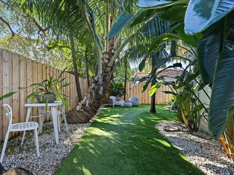 1009 NW 11th Court Miami FL 33136