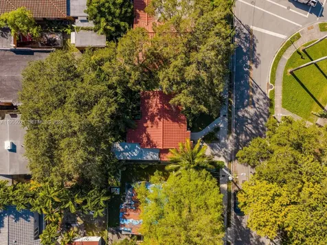 1009 NW 11th Court Miami FL 33136