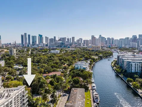 1009 NW 11th Court Miami FL 33136