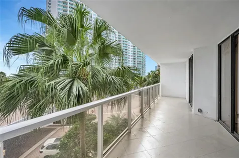 20281 E Country Club Drive Aventura FL 33180