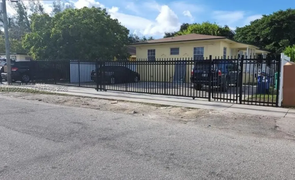 2729 NW 47th Street Miami FL 33142