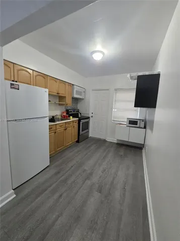 2729 NW 47th Street Miami FL 33142