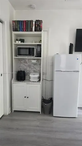 2729 NW 47th Street Miami FL 33142