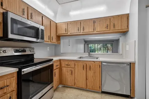 491 Ives Dairy Road Miami FL 33179