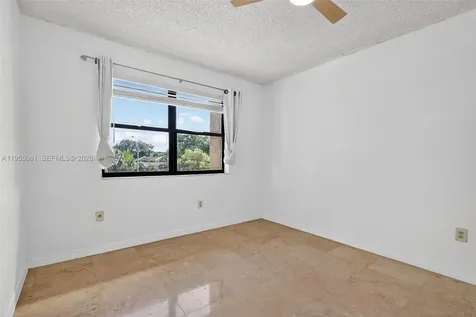 491 Ives Dairy Road Miami FL 33179