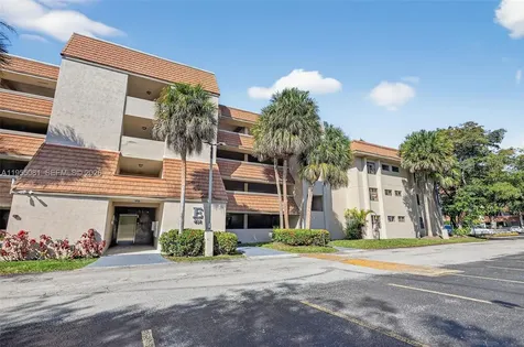 491 Ives Dairy Road Miami FL 33179