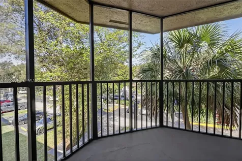 491 Ives Dairy Road Miami FL 33179