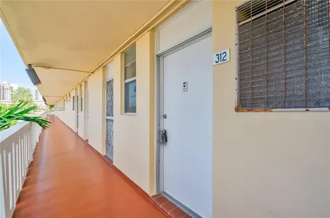 2930 Point East Drive Aventura FL 33160