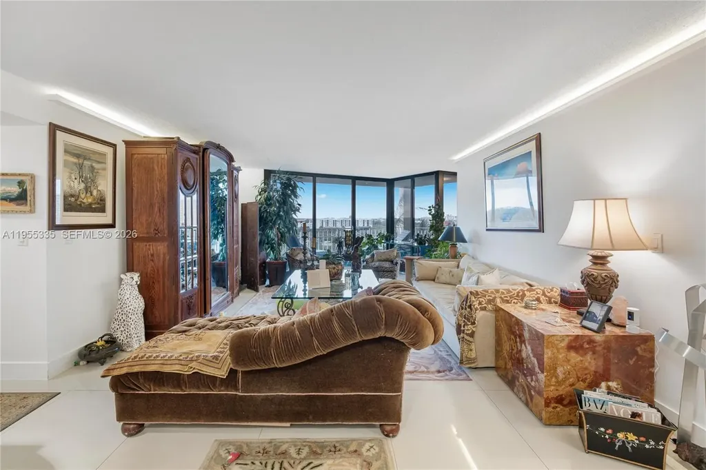 1000 Quayside Terrace Miami FL 33138