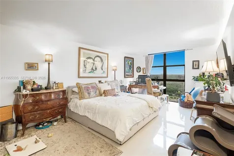 1000 Quayside Terrace Miami FL 33138