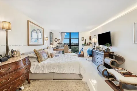 1000 Quayside Terrace Miami FL 33138