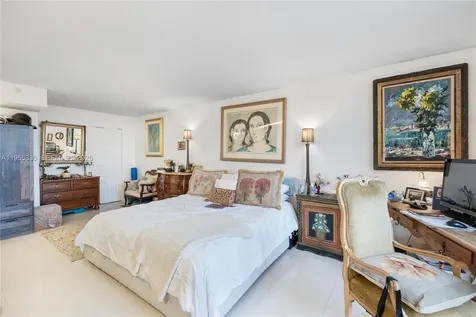 1000 Quayside Terrace Miami FL 33138