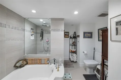 1000 Quayside Terrace Miami FL 33138