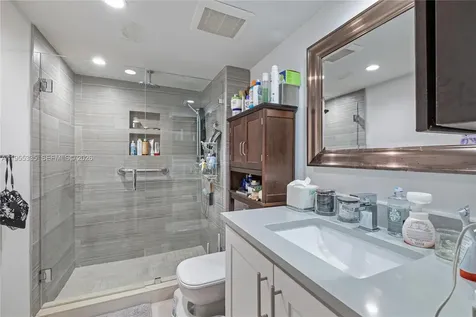 1000 Quayside Terrace Miami FL 33138