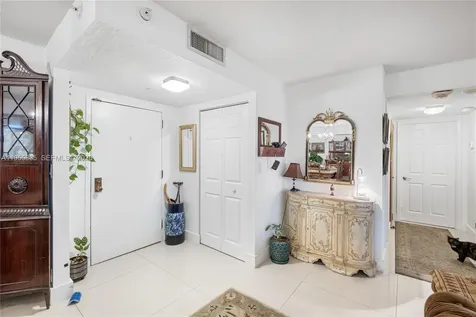 1000 Quayside Terrace Miami FL 33138