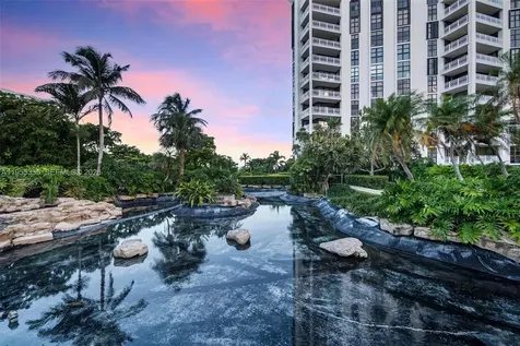 1000 Quayside Terrace Miami FL 33138
