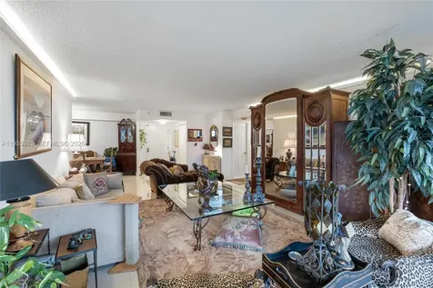 1000 Quayside Terrace Miami FL 33138
