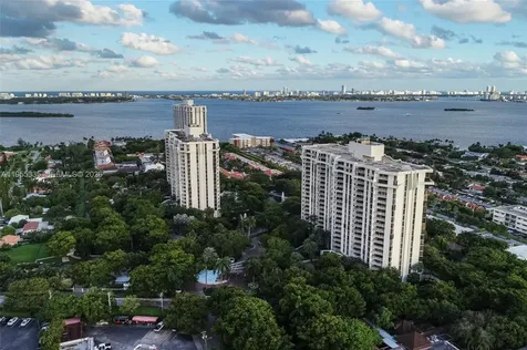 1000 Quayside Terrace Miami FL 33138