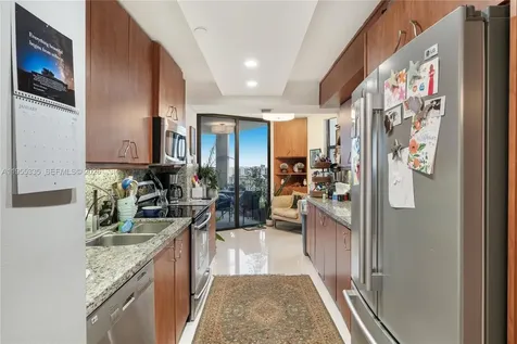 1000 Quayside Terrace Miami FL 33138