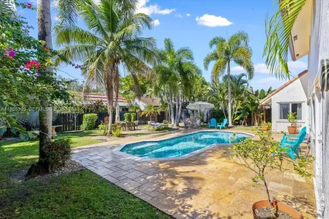 2560 Bass Way Cooper City FL 33026