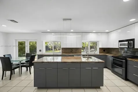 2560 Bass Way Cooper City FL 33026