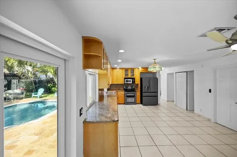 2560 Bass Way Cooper City FL 33026