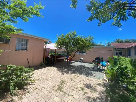 114 NW 10th Avenue Miami FL 33128