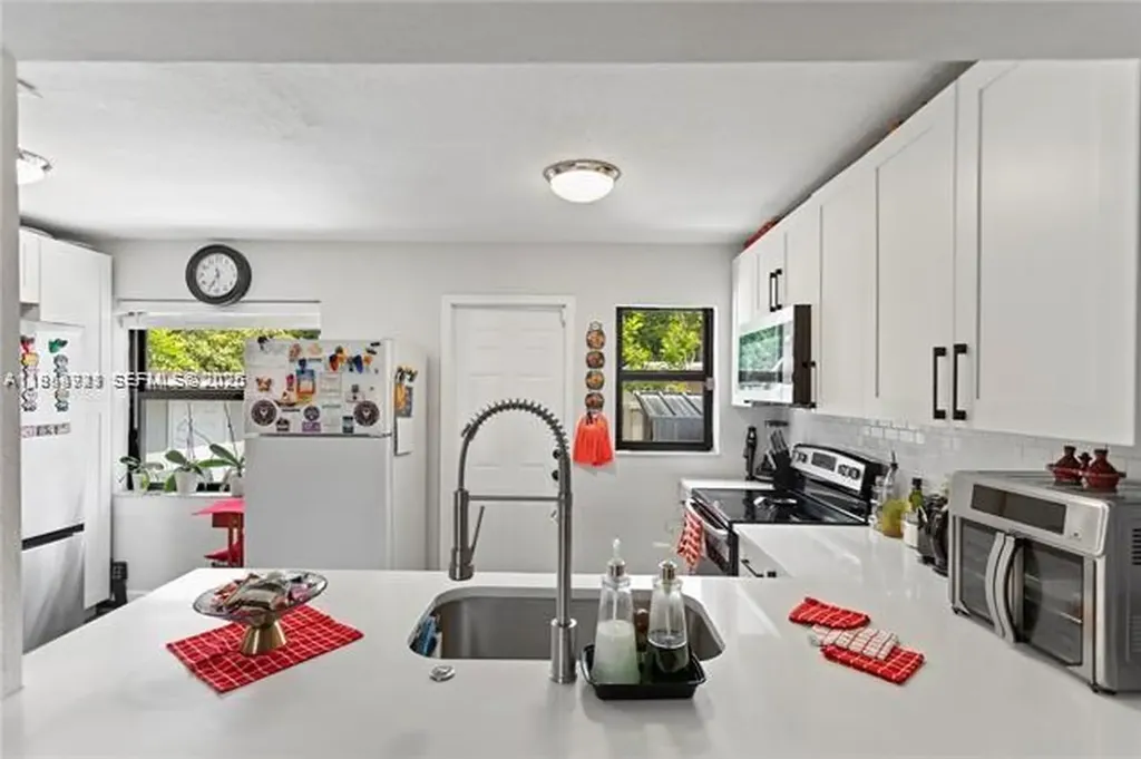 2407 Dewey Street Hollywood FL 33020