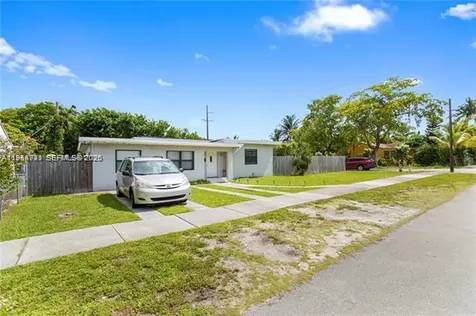 2407 Dewey Street Hollywood FL 33020