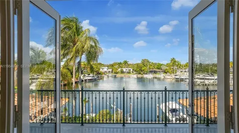 6275 Dolphin Drive Coral Gables FL 33158