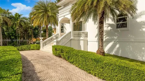 6275 Dolphin Drive Coral Gables FL 33158