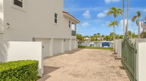 6275 Dolphin Drive Coral Gables FL 33158