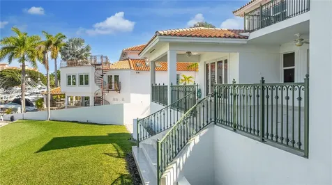 6275 Dolphin Drive Coral Gables FL 33158