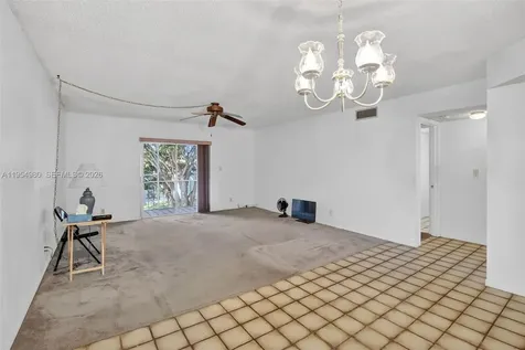 8523 Old Country Manor Davie FL 33328