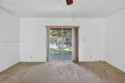 8523 Old Country Manor Davie FL 33328