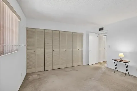 8523 Old Country Manor Davie FL 33328