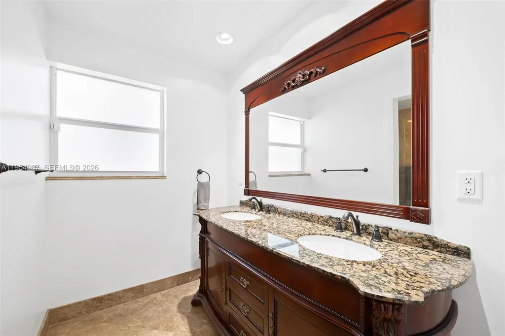 6200 NE 21st Road Fort Lauderdale FL 33308