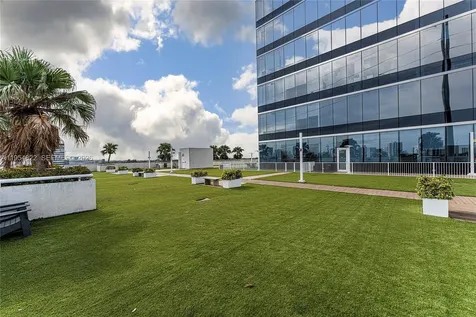 20200 W Dixie Highway Miami FL 33180