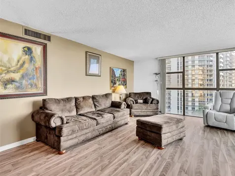 3731 N Country Club Drive Aventura FL 33180