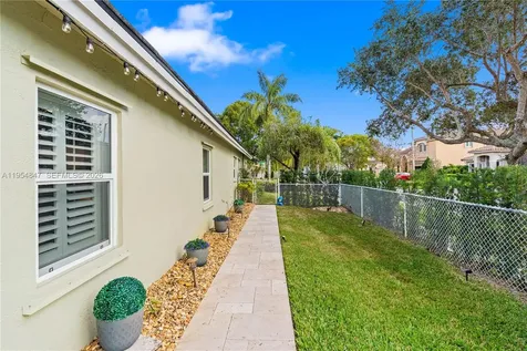 1024 NW 184th Way Pembroke Pines FL 33029